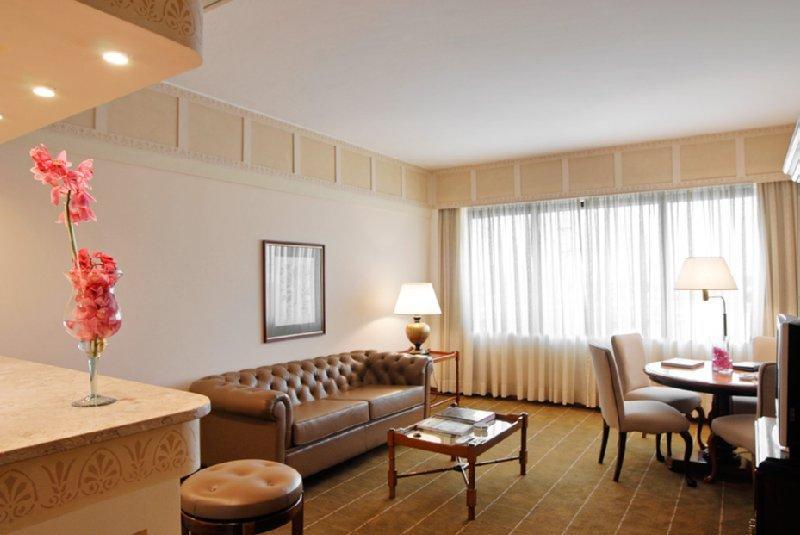 Hotel Transamerica São Paulo Pokój zdjęcie A living room in a suite at the Ritz-Carlton, Boston